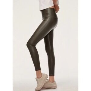 NWT Aritzia Wilfred Free Daria High Rise UnReal Leather Leggings Pants SZ. M